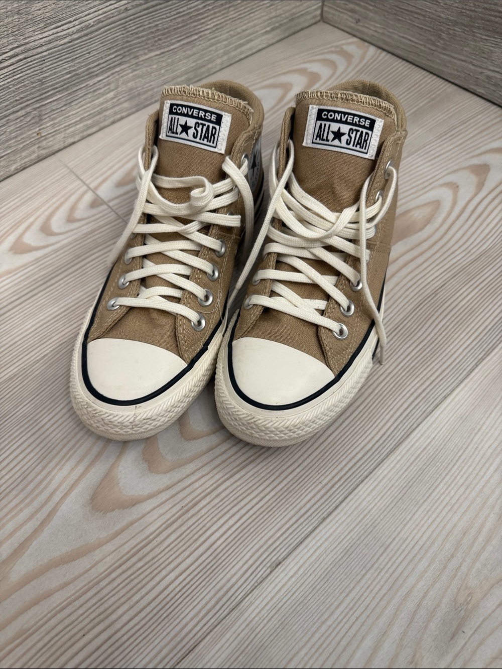 Converse mid Top Sneakers in Tan and Cream